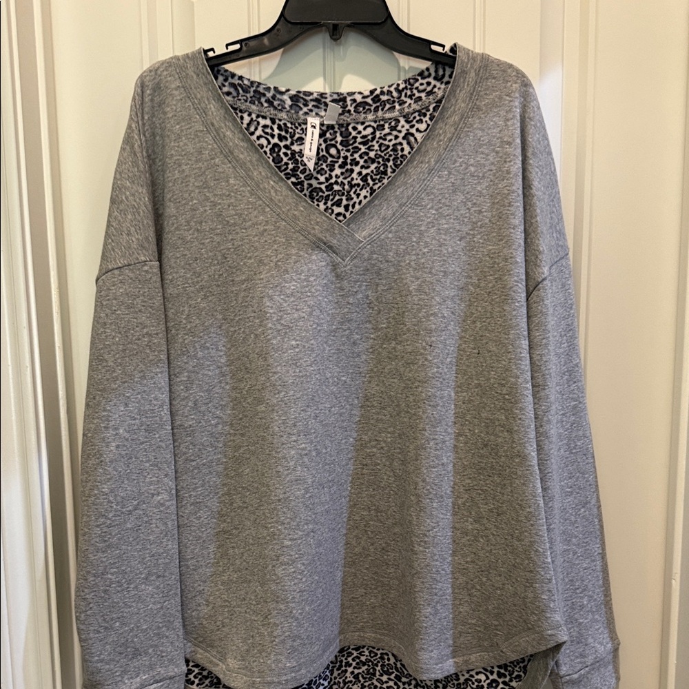 Cable & Gauge Gray V-Neck Sweater